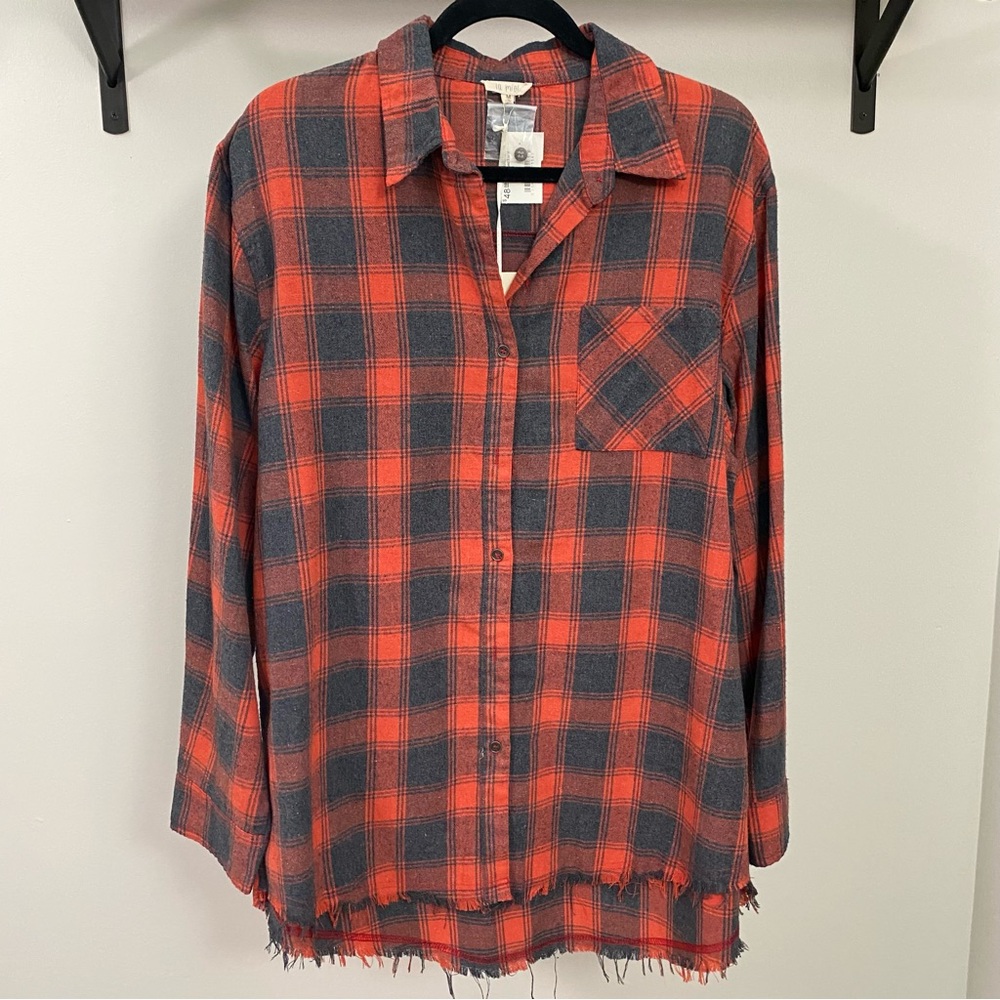 ⭐️ 2/$40 ⭐️ Frayed Hem Plaid Button-Up Shirt